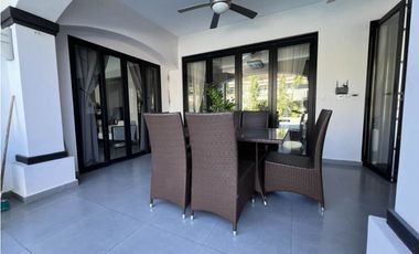 VENTA O ALQUILER  CASA EN COSTA DEL ESTE  CON PISCINA, 940MTS