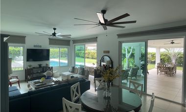 Venta: Espectacular villa de playa en Bijao a un súper precio!