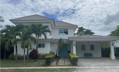 Venta: Espectacular villa de playa en Bijao a un súper precio!