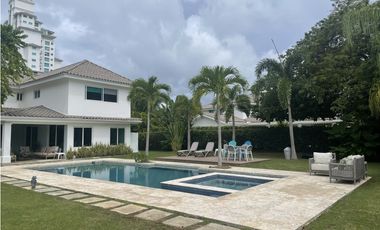 Venta: Espectacular villa de playa en Bijao a un súper precio!