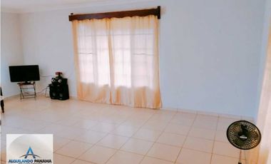 Se alquila hermosa casa en Los Algarrobos! Super amplia y elegante
