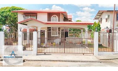Se alquila hermosa casa en Los Algarrobos! Super amplia y elegante