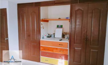Se alquila hermosa casa en Los Algarrobos! Super amplia y elegante