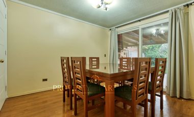 Oportunidad!! Venta de casa en sector residencial exclusivo con un entorno tranquilo y privado de Peñalolén