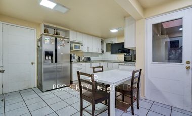 Oportunidad!! Venta de casa en sector residencial exclusivo con un entorno tranquilo y privado de Peñalolén