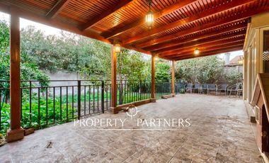 Oportunidad!! Venta de casa en sector residencial exclusivo con un entorno tranquilo y privado de Peñalolén