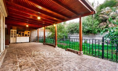 Oportunidad!! Venta de casa en sector residencial exclusivo con un entorno tranquilo y privado de Peñalolén