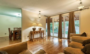 Oportunidad!! Venta de casa en sector residencial exclusivo con un entorno tranquilo y privado de Peñalolén