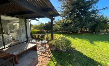 Acogedora casa sólida con amplio jardín en Las Brisas de Santo Domingo