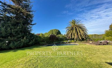 Acogedora casa sólida con amplio jardín en Las Brisas de Santo Domingo