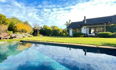 Acogedora casa sólida con amplio jardín en Las Brisas de Santo Domingo