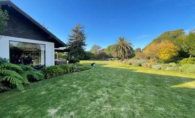 Acogedora casa sólida con amplio jardín en Las Brisas de Santo Domingo