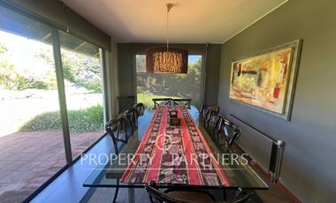 Acogedora casa sólida con amplio jardín en Las Brisas de Santo Domingo