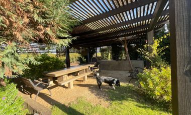 Acogedora casa sólida con amplio jardín en Las Brisas de Santo Domingo