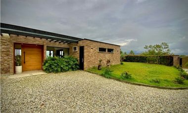 Venta Casa Campestre moderna como nueva Parcelacion La Ceja
