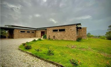 Venta Casa Campestre moderna como nueva Parcelacion La Ceja
