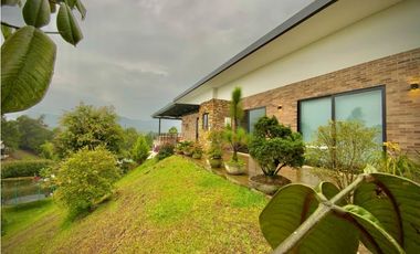 Venta Casa Campestre moderna como nueva Parcelacion La Ceja