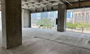 Venta / Renta Local Comercial  300 m2 Plaza Hyatt, Valle Ote. San Pedro