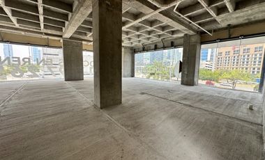 Venta / Renta Local Comercial  300 m2 Plaza Hyatt, Valle Ote. San Pedro