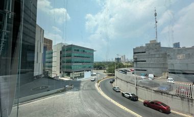Venta / Renta Local Comercial  300 m2 Plaza Hyatt, Valle Ote. San Pedro