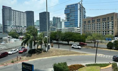 Venta / Renta Local Comercial  300 m2 Plaza Hyatt, Valle Ote. San Pedro