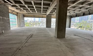 Venta / Renta Local Comercial  300 m2 Plaza Hyatt, Valle Ote. San Pedro