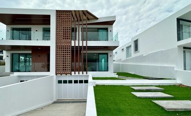 CASA DUPLEX VISTA AL MAR EN URBANIZACIÓN CIUDAD DEL MAR, SUR DE MANTA