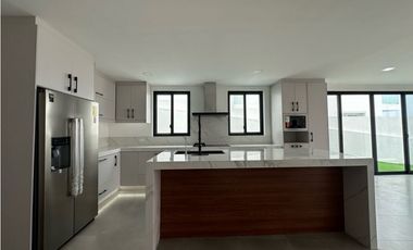 CASA DUPLEX VISTA AL MAR EN URBANIZACIÓN CIUDAD DEL MAR, SUR DE MANTA