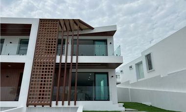 CASA DUPLEX VISTA AL MAR EN URBANIZACIÓN CIUDAD DEL MAR, SUR DE MANTA