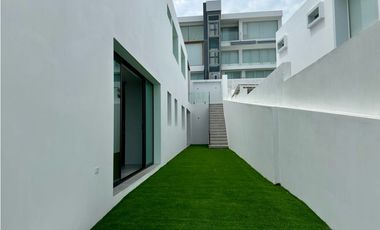 CASA DUPLEX VISTA AL MAR EN URBANIZACIÓN CIUDAD DEL MAR, SUR DE MANTA