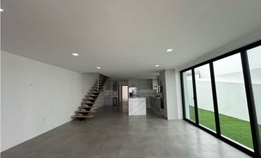 CASA DUPLEX VISTA AL MAR EN URBANIZACIÓN CIUDAD DEL MAR, SUR DE MANTA