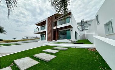 CASA DUPLEX VISTA AL MAR EN URBANIZACIÓN CIUDAD DEL MAR, SUR DE MANTA