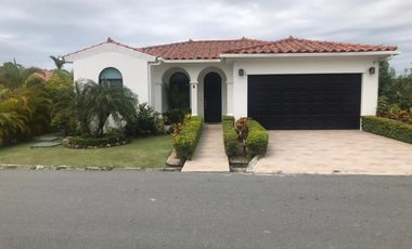 Venta o alquiler: Casa 3 habitaciones en Hacienda Pacífica, San Carlos