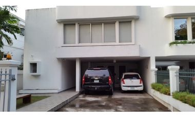 Venta: Casa duplex en calle 61, Obarrio