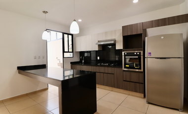 CASA EN VENTA EN MORELIA, CON ACCESO A CANCHA DE PADEL, ZONA ALTOZANO