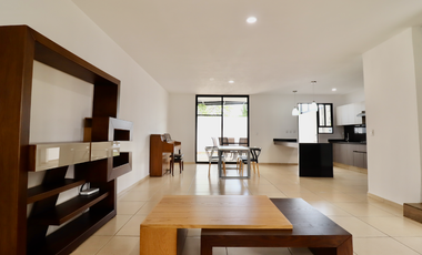 CASA EN VENTA EN MORELIA, CON ACCESO A CANCHA DE PADEL, ZONA ALTOZANO