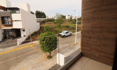 CASA EN VENTA EN MORELIA, CON ACCESO A CANCHA DE PADEL, ZONA ALTOZANO