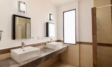 CASA EN VENTA EN MORELIA, CON ACCESO A CANCHA DE PADEL, ZONA ALTOZANO