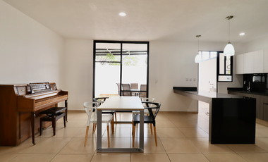 CASA EN VENTA EN MORELIA, CON ACCESO A CANCHA DE PADEL, ZONA ALTOZANO