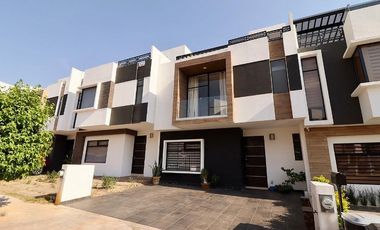 CASA EN VENTA EN MORELIA, CON ACCESO A CANCHA DE PADEL, ZONA ALTOZANO