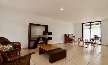 CASA EN VENTA EN MORELIA, CON ACCESO A CANCHA DE PADEL, ZONA ALTOZANO