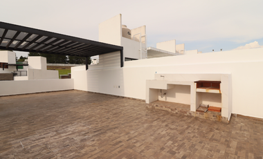 CASA EN VENTA EN MORELIA, CON ACCESO A CANCHA DE PADEL, ZONA ALTOZANO