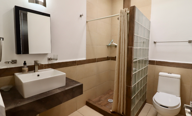 CASA EN VENTA EN MORELIA, CON ACCESO A CANCHA DE PADEL, ZONA ALTOZANO