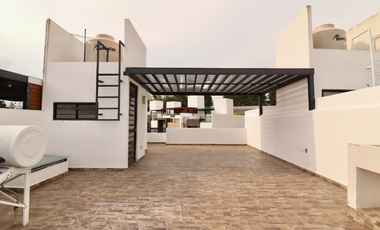 CASA EN VENTA EN MORELIA, CON ACCESO A CANCHA DE PADEL, ZONA ALTOZANO