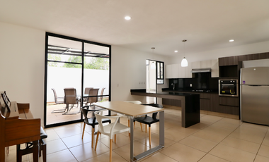 CASA EN VENTA EN MORELIA, CON ACCESO A CANCHA DE PADEL, ZONA ALTOZANO