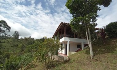 VENDO FINCA MARINILLA VIA PEÑOL 8 MIL METROS CH