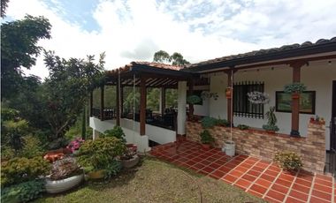 VENDO FINCA MARINILLA VIA PEÑOL 8 MIL METROS CH