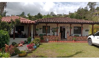 VENDO FINCA MARINILLA VIA PEÑOL 8 MIL METROS CH