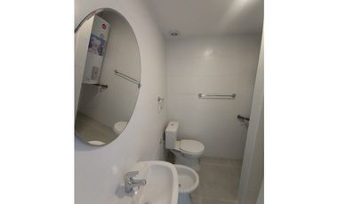 Cuatro ambientes, dos baños,  balcón y cochera a estrenar