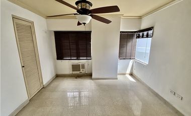Se vende clásico apartamento en PH Las Perlas